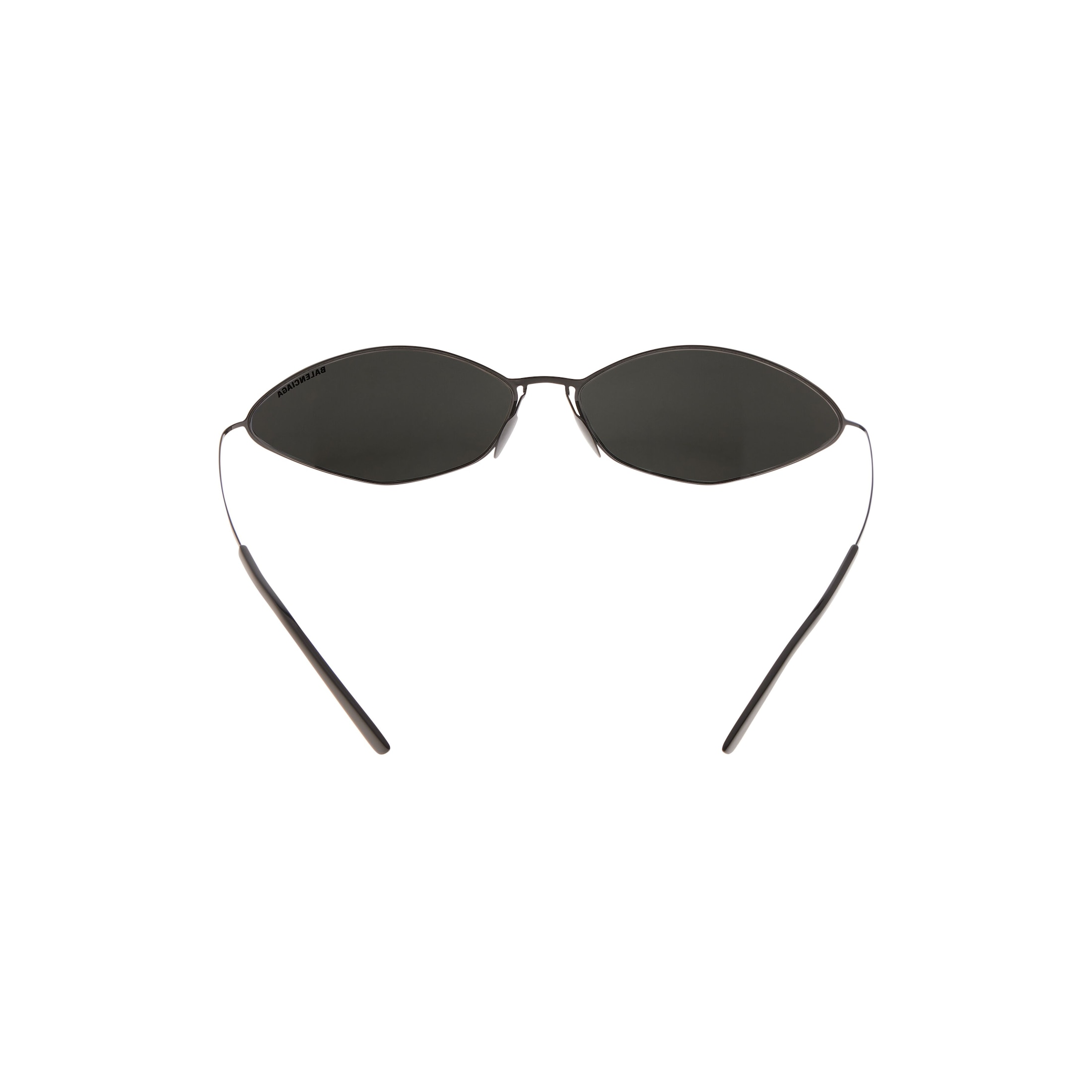 Malibu Round Sunglasses in Black - Image 3